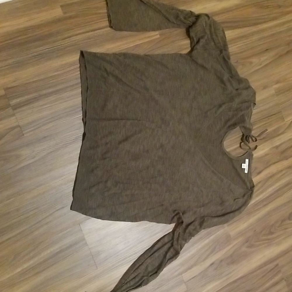American Eagle. Size XL. Olive color